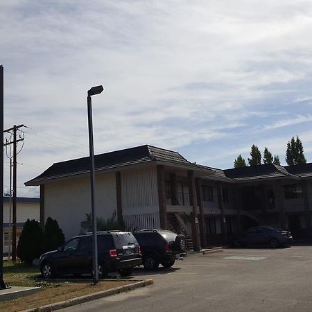 North Pointe Inn And Suites Kelowna Bagian luar foto