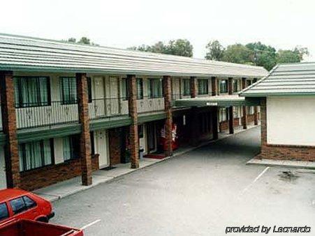 North Pointe Inn And Suites Kelowna Bagian luar foto