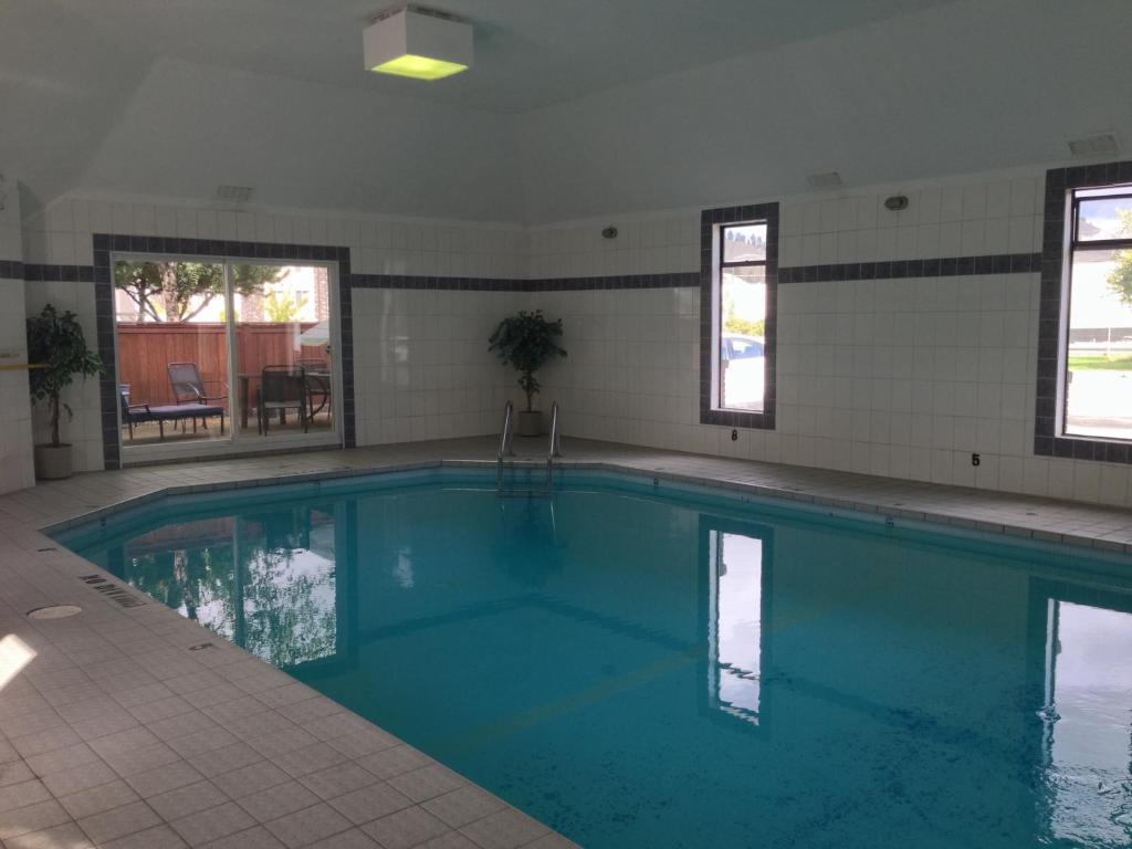 North Pointe Inn And Suites Kelowna Bagian luar foto