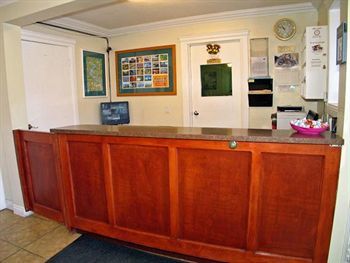 North Pointe Inn And Suites Kelowna Bagian luar foto
